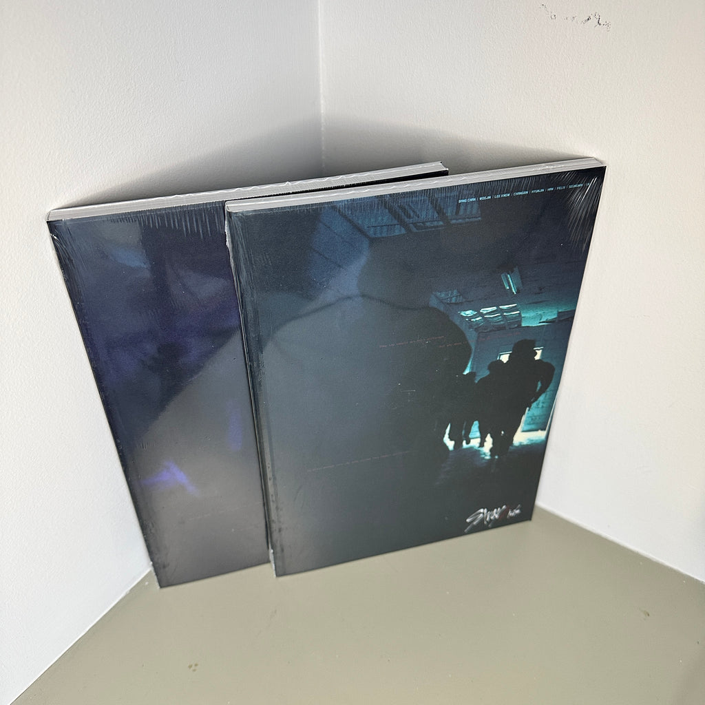 STRAY KIDS 1st Mini Album – I am NOT (Official CD) (Blue / Red)